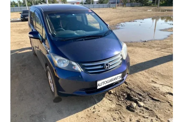 Аренда Honda Freed в компании Автогарант38